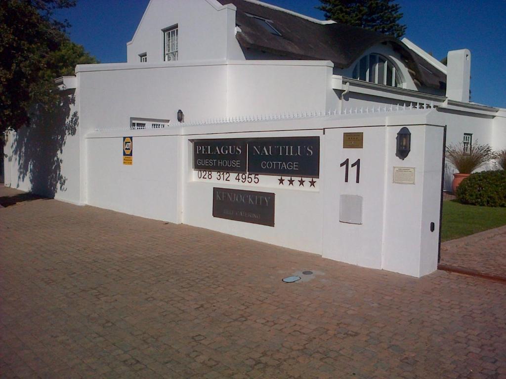 Kenjockity Self Catering Apartments Hermanus Ngoại thất bức ảnh